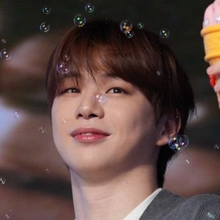 #WannaOne  and #KangDaniel 's fans 
| ga suka gausah diliat ---  Penikmat Musik