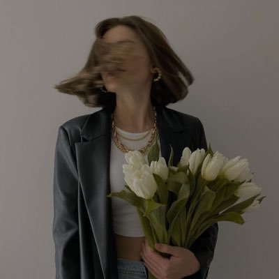 x__awq's profile picture. أنارَ الله قبراً إحتواك.