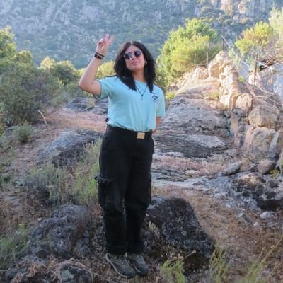 Mi contrato dice que soy doctoranda (UAM). Arqueóloga. Me gusta el neolítico, eran gente tranquila🐑🌾 | De donde los anocheceres son infinitos🏰