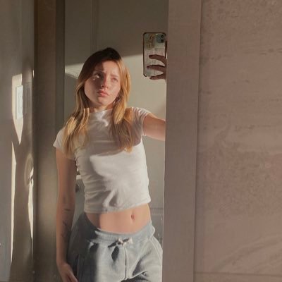 camilameddd's profile picture. 