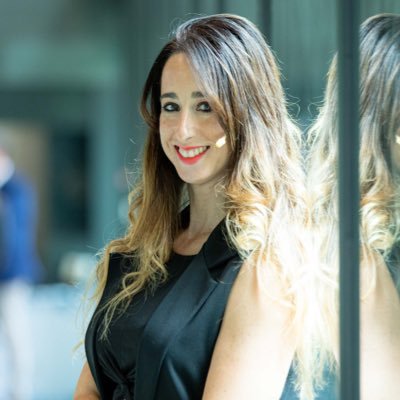 Periodista🎙de innovación y tech | 📰 @disruptoresee @Forbes_ES @elle_es | CEO @WILDCom_ 🦁 | Cofounder @FemaleStartupsL | Presento, modero, dinamizo🗣