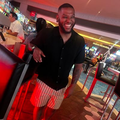 AYo_Riley's profile picture. Anime Nerd with goals of professional power lifting🖖🏾 Xtreme Hip Hop & Burn Instructor 🙅🏽‍♂️