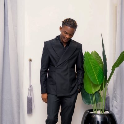 E-commerce Entrepreneur scaling brand from $0 to $1M, sharing my journey on X. Let's grow together! Interests in (Fashion, Finance and Fitness)