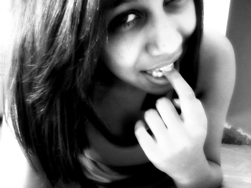 Twitteirα viciada, engraçada , carinhosa , teimosa , risonha , tonta e boba, palhaça (; , namorado , amigos , escola , 14 , voleiboll , pijama  ♥ *-*