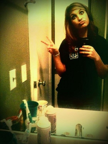 LaurenWard29's profile picture. see the follow button? Click it:)