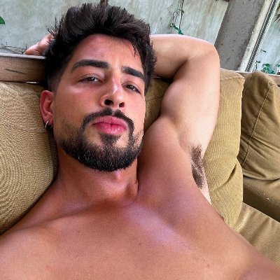 im back bitc** https://t.co/S1DZW8Xame
Plant Lover 🌿/Yoga Enthusiast 🧘/LGBT Proud 🌈❤️
Am alone searchin friends 💙🔥