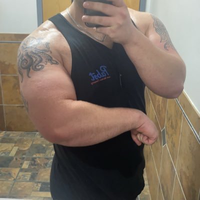 26 y/o, pussy worshipping is my only religion. (just because im horny doesn’t mean I don’t have manners) supporter of therapy and talking about your feelings