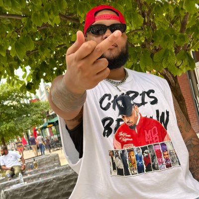 Dallas’ Dad 🐺 | IG: soun_usual 📸 | 1914 🤘🏽 | ⚖️ | 💜💍 | “Be yourself, everyone else is taken”
