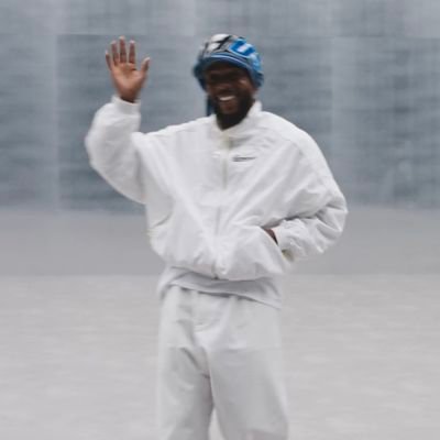 KovacKrs's profile picture. Prometto che non mi fermerò mai, e che morirò strillando e ridendo.