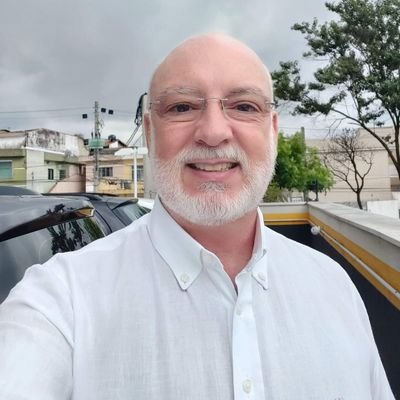Eu penso que a vida é pra ser vivida cada qual a sua maneira.