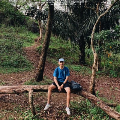 vikiyanaharis's profile picture. 