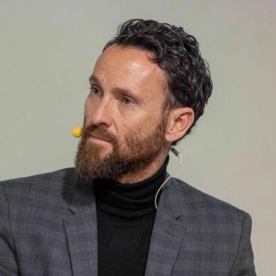 Jornalero de la comunicación. Periodista. Corro, pedaleo y nado, a veces. Eventos, redes sociales, deporte... y toda esa retahíla