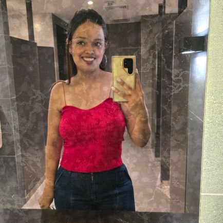 LizCaroliina's profile picture. 