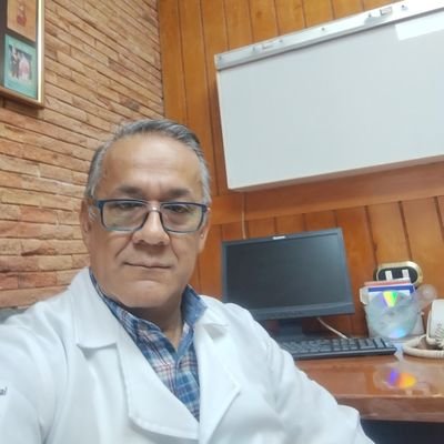 Médico Cirujano. UNEFM. Geriatra.
Médico Especialista en Gestión en Salud Pública. IAESP
Curso Medio de Salud Pública: Administración Sanitaria. UCV