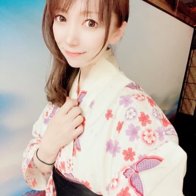 耳かき専門店、夢ごこち難波店 りりかです よろしければフォローよろしくお願いします ご予約はお電話📞 と、 公式LINE予約の方は前日の20時までにご予約お願いいたします 皆様の御来店お待ち致しております♡ 出勤状況や電話予約など詳細は↓のリンク🔗に記載しておりますので是非ご覧下さい♡仕事日は基本DM返します♡