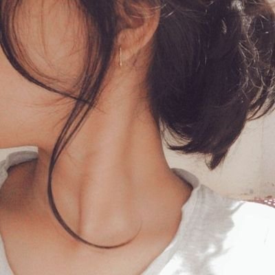 Nig_Mah_87's profile picture. بُگذَر‌
و 
بُگذار
بُگذرد.