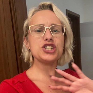 my name is amber I’m single now I’m looking for someone who can make love with me ❤️