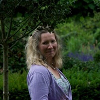 happilyHeather's profile image
