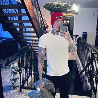 stoner world personal account but if you need my services 📲🛒✈️