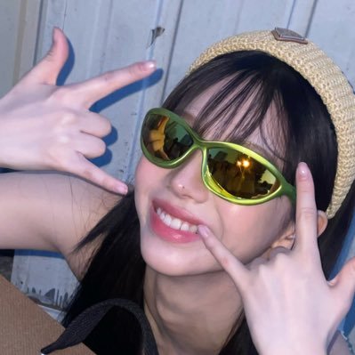 jenr1na's profile picture. edits at @jenrove @chnzip