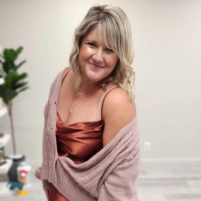 Author of #smutty #books, hustler of plus size clothes at @curvexchange