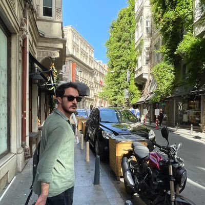 “Roma’nın en iyi trenleri bizim partilerde, çünkü hiçbir yere gitmiyorlar.”