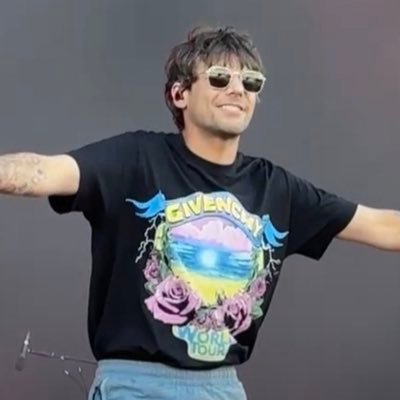ns Larrie // 💙💚// may tweet adult content // sometimes i’m proper & sometimes I’m not // 🌈🏳️🌈🏁🐝 // I ❤️ H but Louis Tomlinson is my comfort person