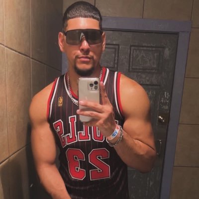 24/ Life is to short ☺️ 6’4/ Hispanic 🇲🇽/ Colored eyes 👀 HTX🤘🏽/ Cashapp: $shwis/ IG:_javiersilva_123