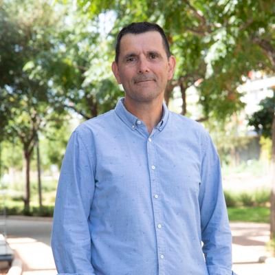 juliopachecoa's profile picture. Profe de informática... o eso dicen.