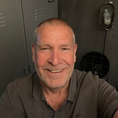 HR-adviseur, opa, vrijwilliger, gezellig, humor, open, sportief, tennissen, hardlopen, lezen, strips, muziek, films, theater, lekker eten insta: gertk1962