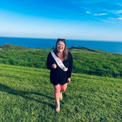 hollydolly_'s profile picture. If I’m flying solo, at least I’m flying free. 🌍