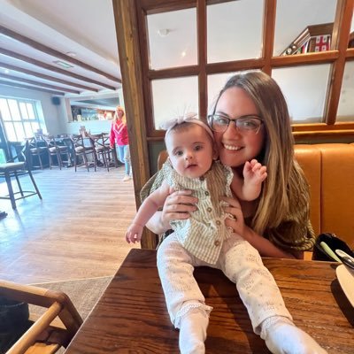 PoundsShel21262's profile picture. 