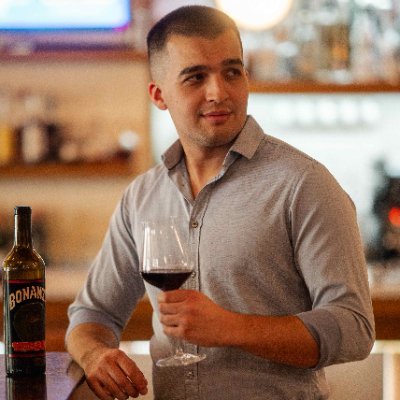 American senior software engineer currently completing a computer science degree in 1 year. ➡️ Shifting focus to building MVPs for startups in December.