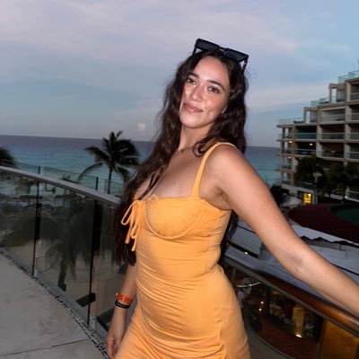 Jinacatherez's profile picture. Smart, curious, and always leveling up Into good conversations, big ideas, and making moves that matter.