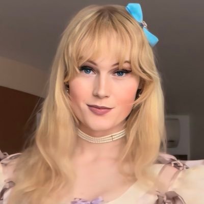 🏳️⚧️ she/her kink positive, latex loving historical costume enthusiast ✨