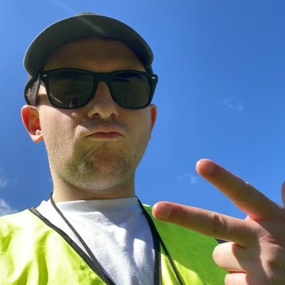 filmmaker 🎬 • lefty 🌹 • histpol nerd 🌍 • now on https://t.co/0ckb209C9k