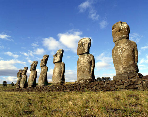 #isladepascua llamada también en lengua nativa #rapanui o #easterIsland, es una isla de Chile ubicada en la Polinesia, en medio del océano Pacífico.