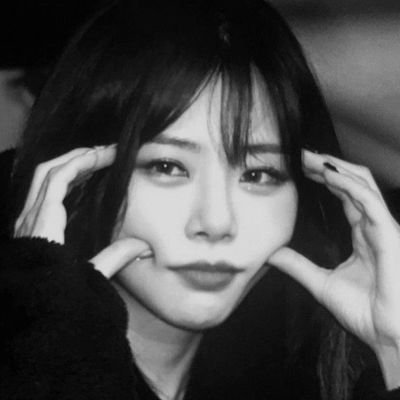 caffeccito's profile picture. gahyeon y yo escuchando chase me