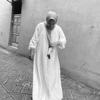 Perbaiki hal yang memang kau yakini,jangan memaksa menggenggam hal hal diluar kendalimu.people come and go,adalah nyata.