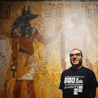 Libros de aventuras, misterio e intriga. Editor, escritor y lector empedernido. Autor de RECONQUISTA MÁGICA y biógrafo oficial del padre Ventura.