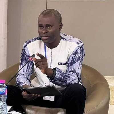 Je suis un journaliste burkinabé: Centre d’intérêt, Industries extractives, Macro-économie, Fiscalité, Environnement, Aéronautique.