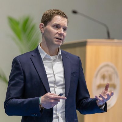 Global Pathways Director at the American International School of Budapest. IA Online Director & founder of the Roosevelt Innovation Academy in Peru.