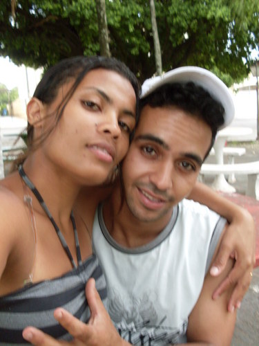 sou moreno,meio alta,sou casado e tenho uma filha