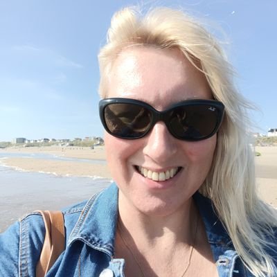 Marianneke's profile picture. Gehuwd met de Liefste, Somsmoeder, rouwtherapeut, HSP, Madrugada, bloemen, katten, Italië, lettervreter. Houdt erg veel van gifjes en flauwekul.