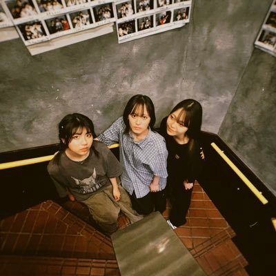 ungram_official's profile picture. アナグラムって読みます 高校3年生スリーピースバンド Gt.Vo.( @ungramnoyako ) Ba.( @soyokk_k ) Dr.( ユタカ )