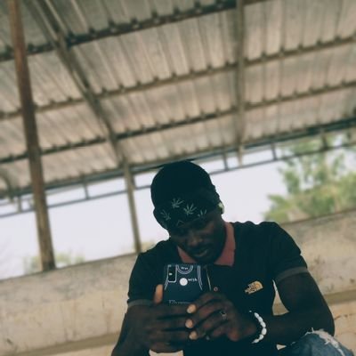 DesireZechariah's profile picture. Love is king 👑