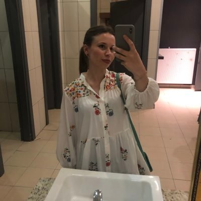 Eliif_meric's profile picture. Who cares?