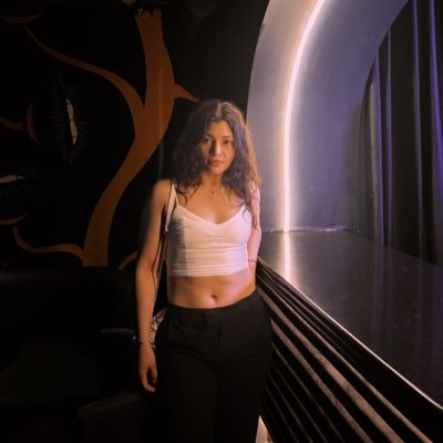 she's so pretty she deserves the wrld she's me 🇦🇷 en Madrizzzz