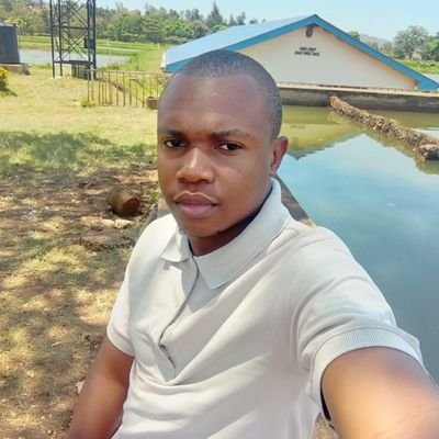 Mshairi.
Lugha adhimu ni lugha ya mama, lugha ya mama ni lugha ya Kiswahili.
Ashiki wa timu ya Chelsea.