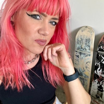 Lou_Stephenson's profile picture. artist + doll customiser ⚡️